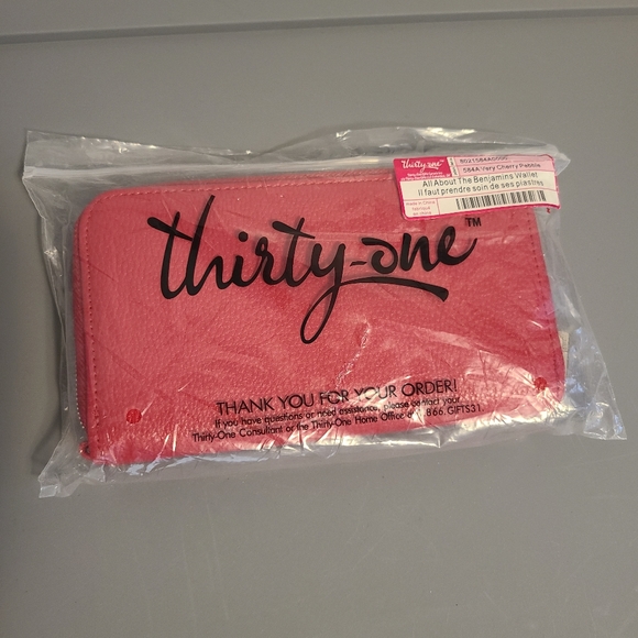 thirty-one Handbags - Thirty-One All About the Benjamins Wallet Red
